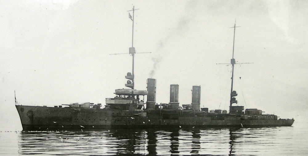 SMS_Dresden_(Light_Cruiser)_scuttled_17_June_1919.jpg
