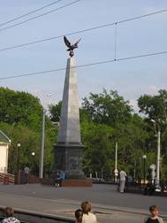 File:Obelisk on Khabarovsk-1 station.JPG
