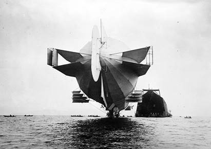 Soubor:Zeppelin on water.jpg
