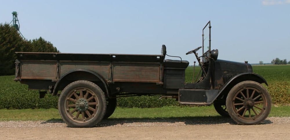 Chevrolet_Model_T_1-ton_truck_1918_01.th