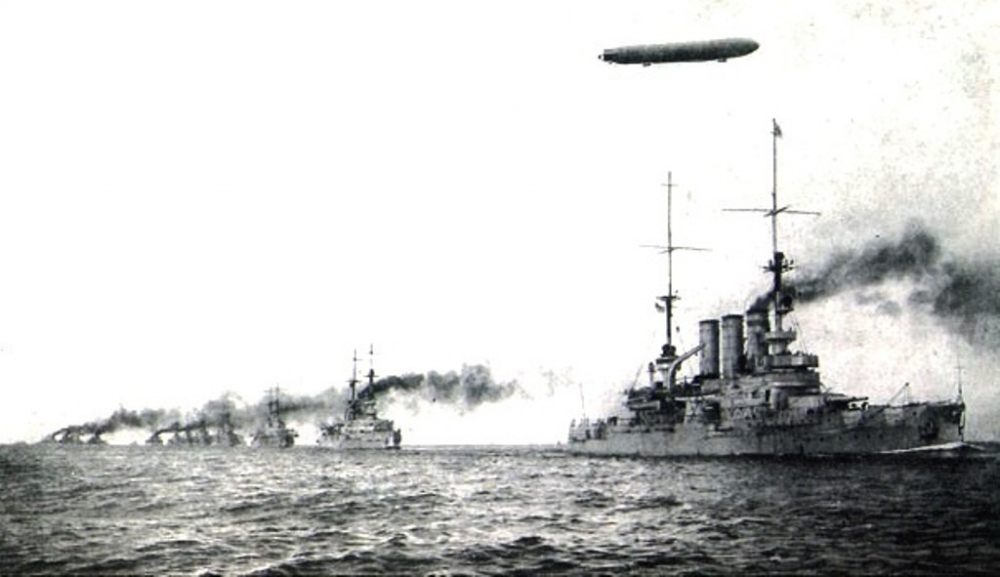 The_Hochseeflotte_at_sea..thumb.jpg.5ff5