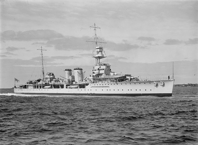 800px-HMS_Danae_SLV_Green_01_1937.jpg