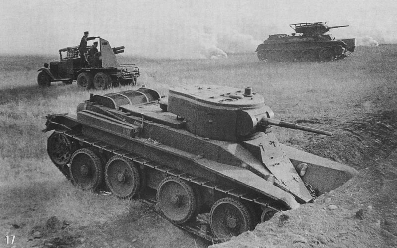 Танк_БТ-5_во_время_учебного_боя.jpg
